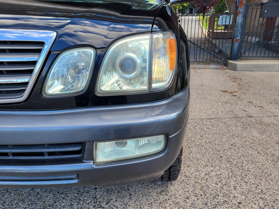 2005 Lexus LX 2nd Gen - Image 17 of 31