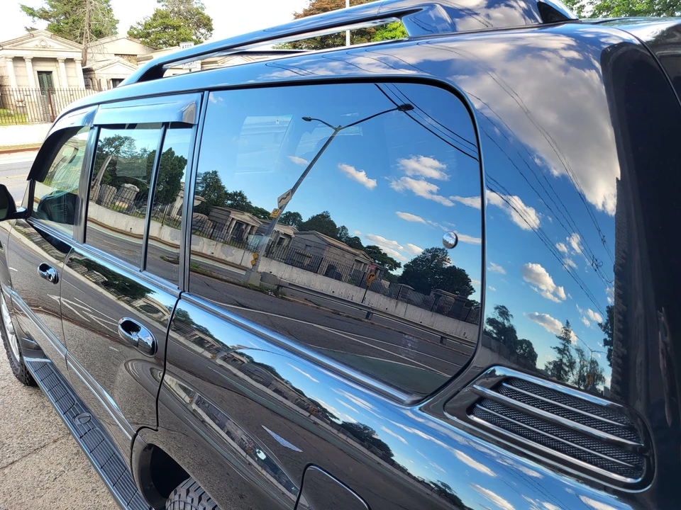 2005 Lexus LX 2nd Gen - Image 23 of 31