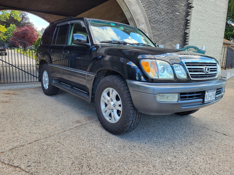2005 Lexus LX 2nd Gen - Image 9 of 31
