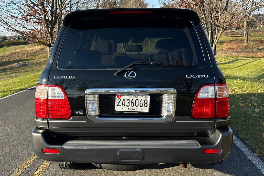 2005 Lexus LX 2nd Gen - Image 5 of 31
