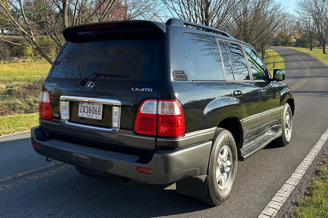 2005 Lexus LX 2nd Gen - Image 4 of 31
