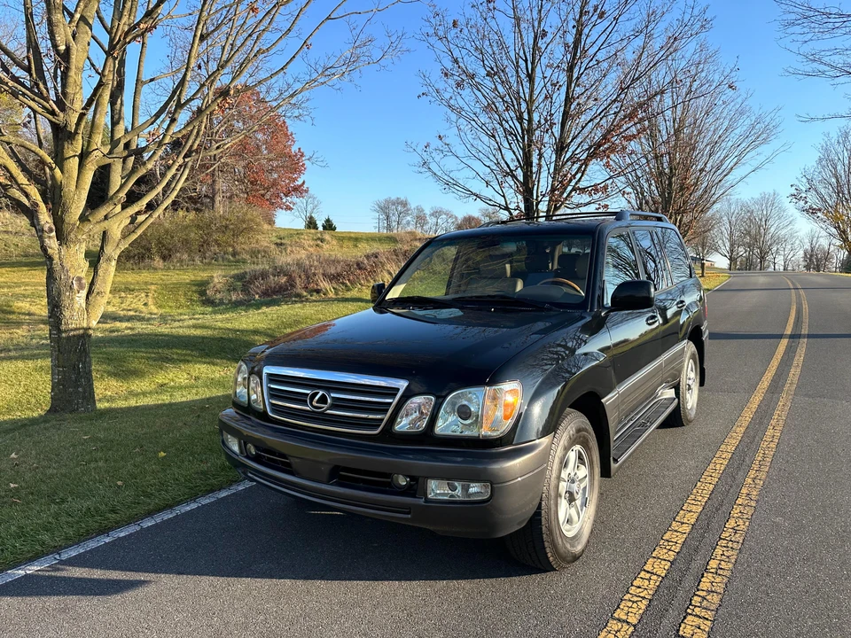 2005 Lexus LX 2nd Gen - Image 9 of 31