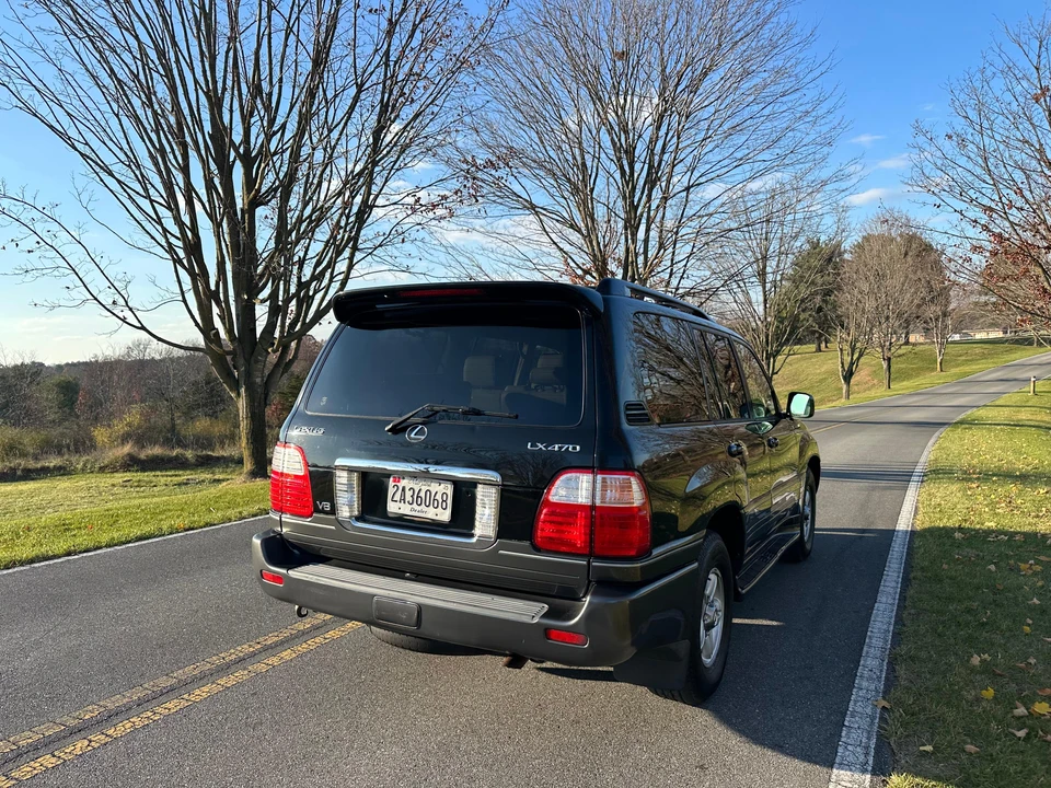 2005 Lexus LX 2nd Gen - Image 23 of 31