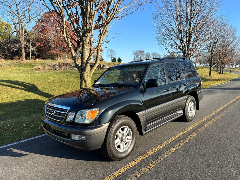2005 Lexus LX 2nd Gen - Image 11 of 31