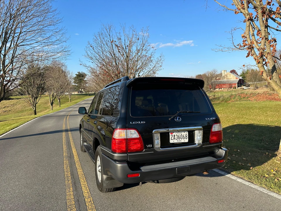 2005 Lexus LX 2nd Gen - Image 18 of 31