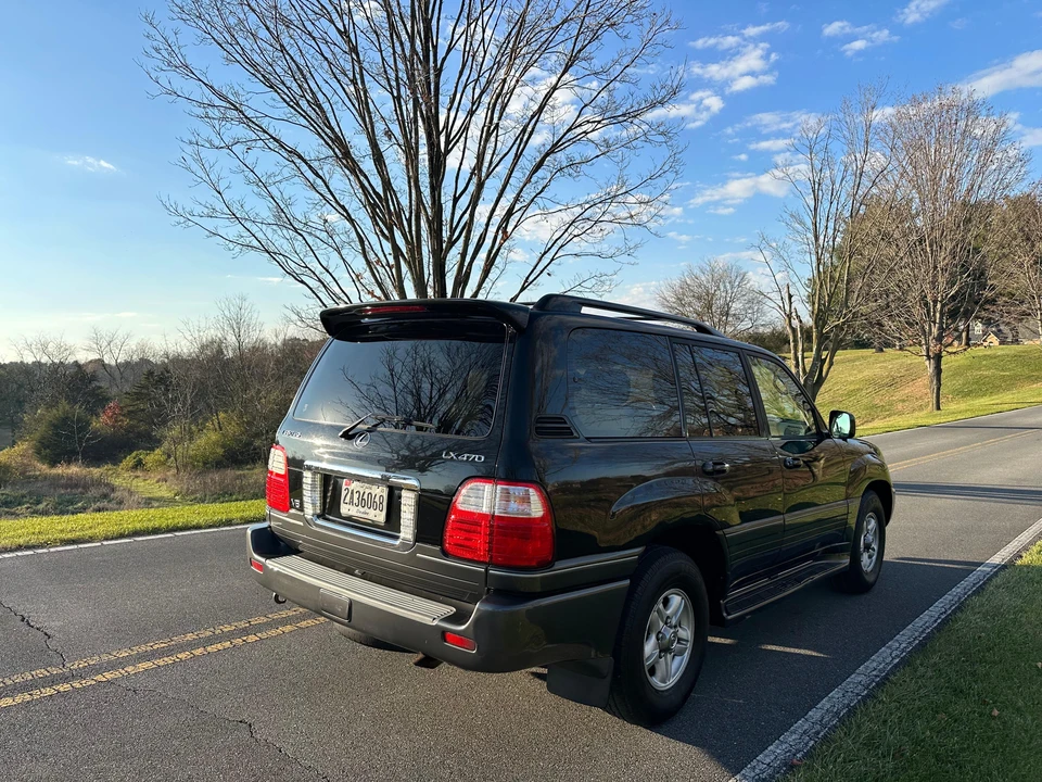 2005 Lexus LX 2nd Gen - Image 25 of 31