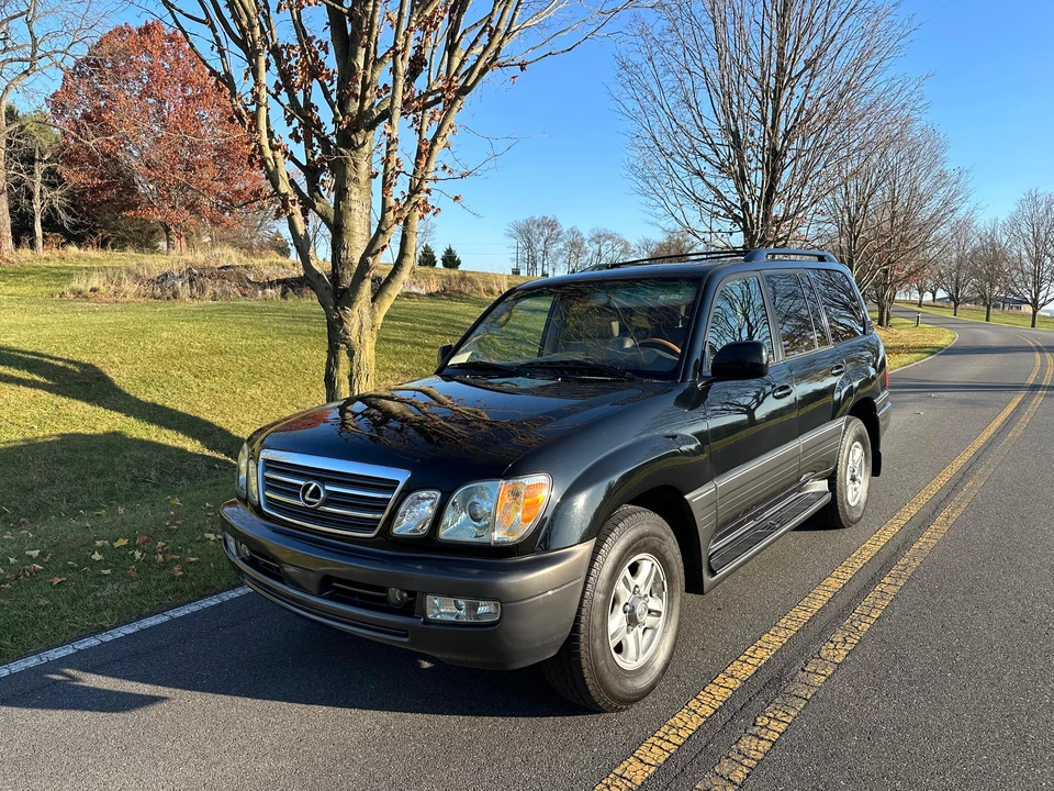 2005 Lexus LX 2nd Gen - Image 10 of 31