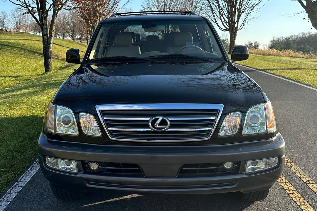 2005 Lexus LX 2nd Gen - Image 2 of 31