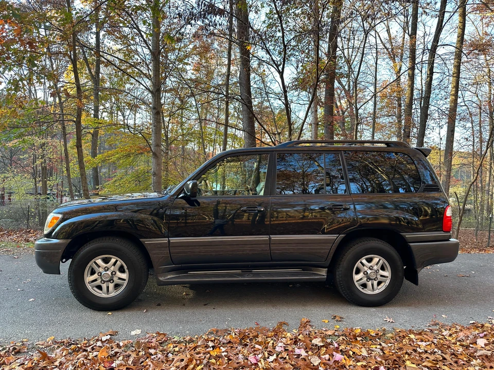 2005 Lexus LX 2nd Gen - Image 14 of 31