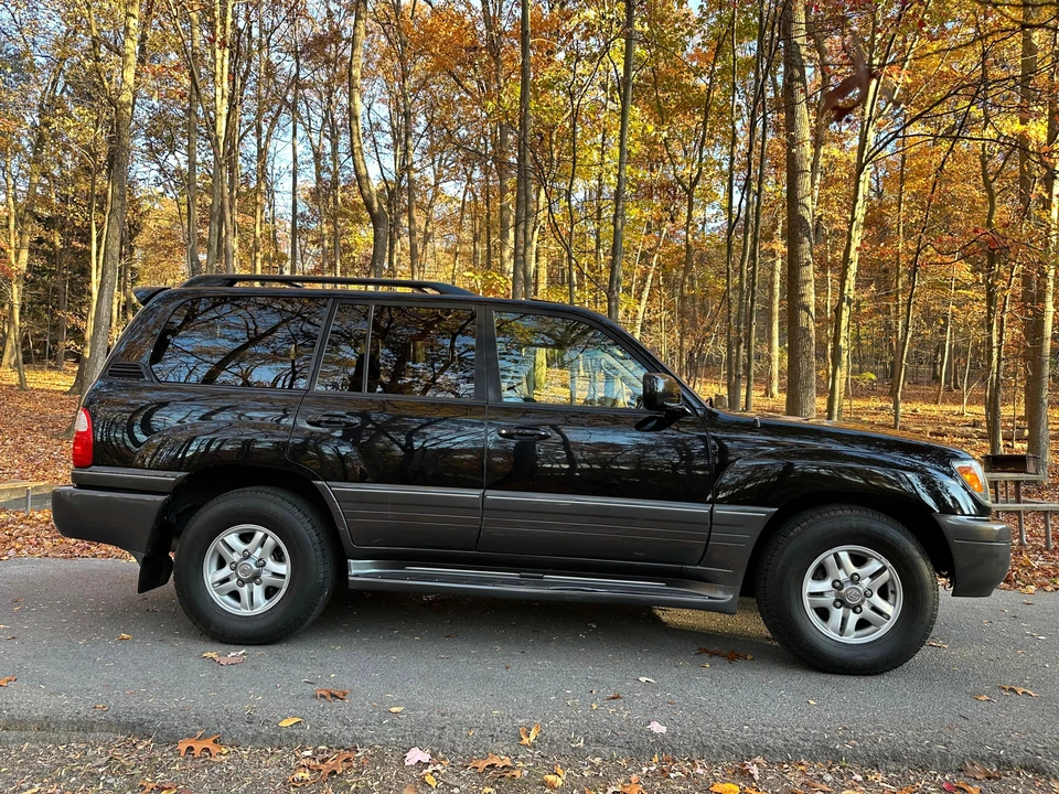 2005 Lexus LX 2nd Gen - Image 29 of 31