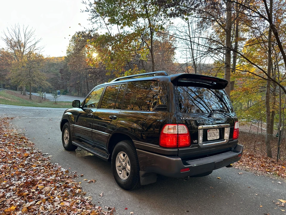 2005 Lexus LX 2nd Gen - Image 15 of 31