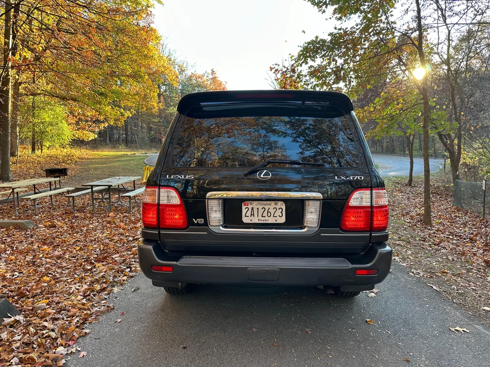2005 Lexus LX 2nd Gen - Image 19 of 31