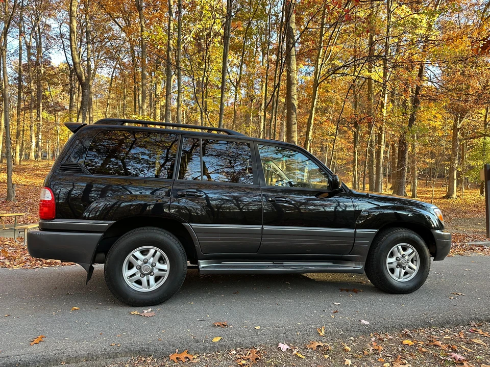 2005 Lexus LX 2nd Gen - Image 28 of 31