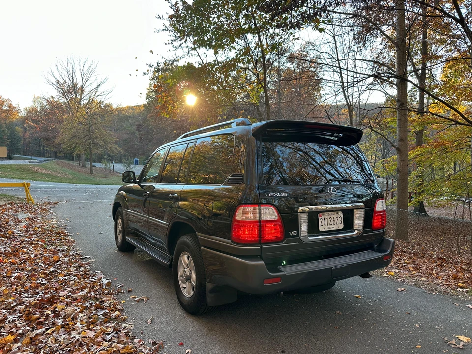2005 Lexus LX 2nd Gen - Image 16 of 31