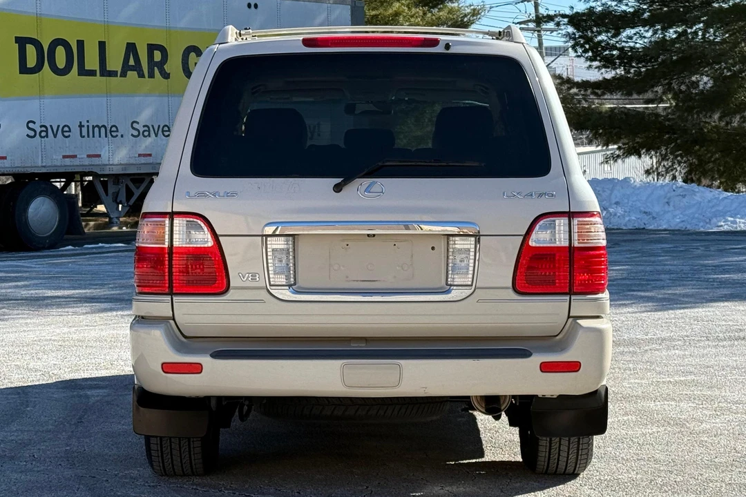 2005 Lexus LX 2nd Gen - Image 5 of 31