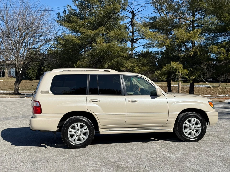 2005 Lexus LX 2nd Gen - Image 20 of 31