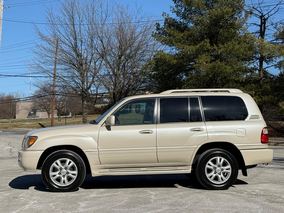 2005 Lexus LX 2nd Gen - Image 12 of 31