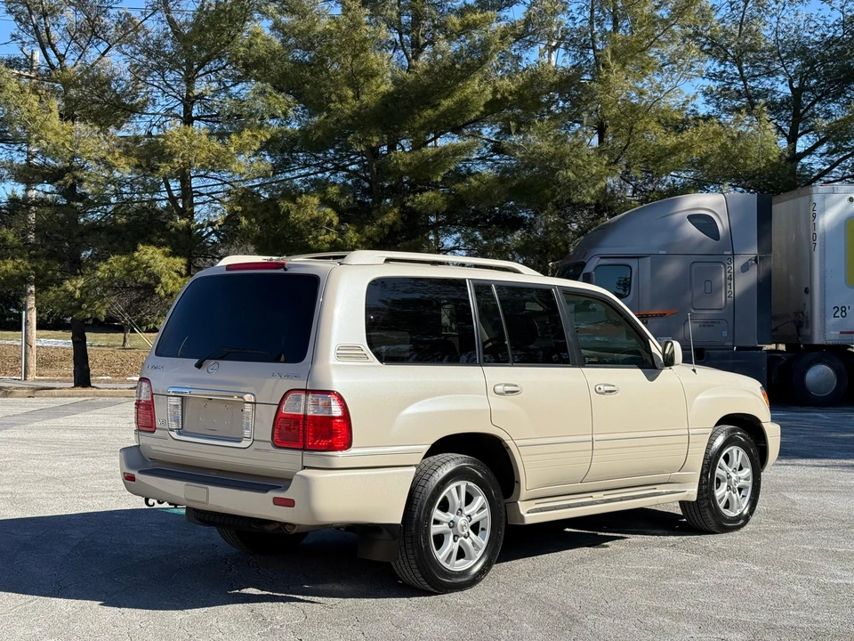 2005 Lexus LX 2nd Gen - Image 19 of 31