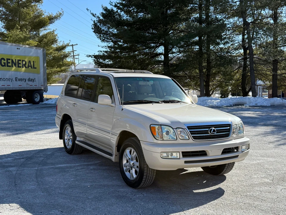 2005 Lexus LX 2nd Gen - Image 24 of 31