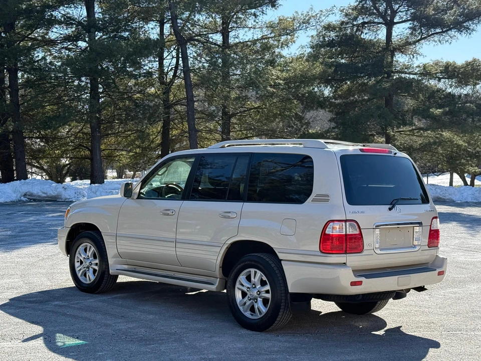 2005 Lexus LX 2nd Gen - Image 15 of 31