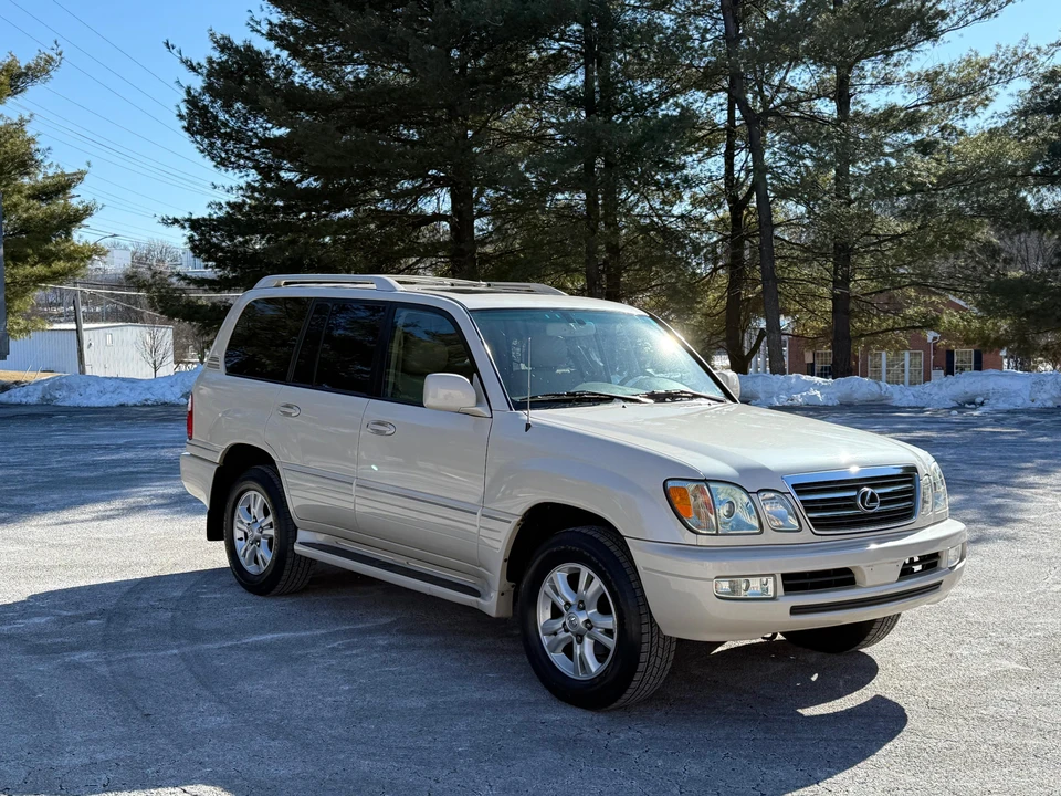 2005 Lexus LX 2nd Gen - Image 23 of 31