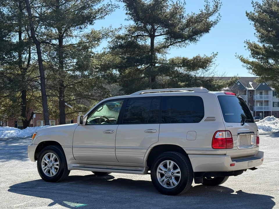 2005 Lexus LX 2nd Gen - Image 14 of 31