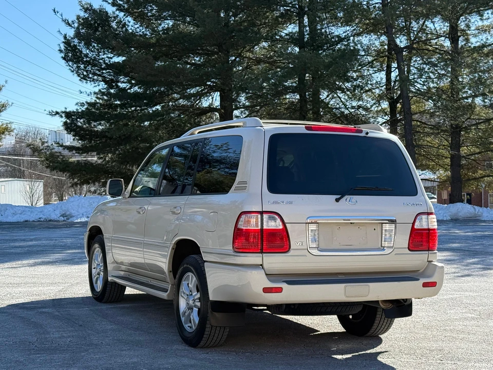 2005 Lexus LX 2nd Gen - Image 16 of 31