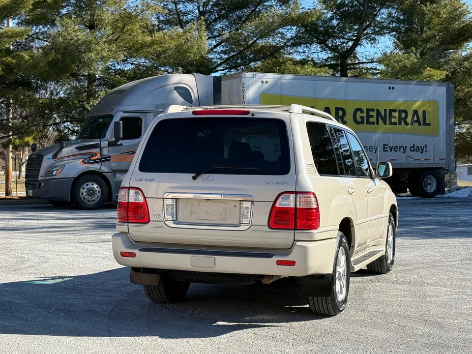 2005 Lexus LX 2nd Gen - Image 17 of 31