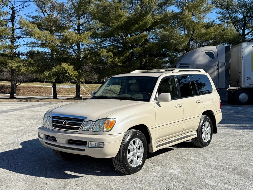 2005 Lexus LX 2nd Gen - Image 9 of 31