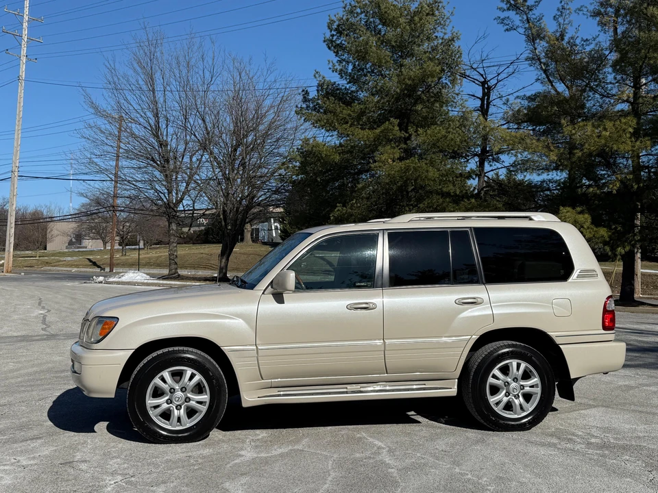 2005 Lexus LX 2nd Gen - Image 11 of 31