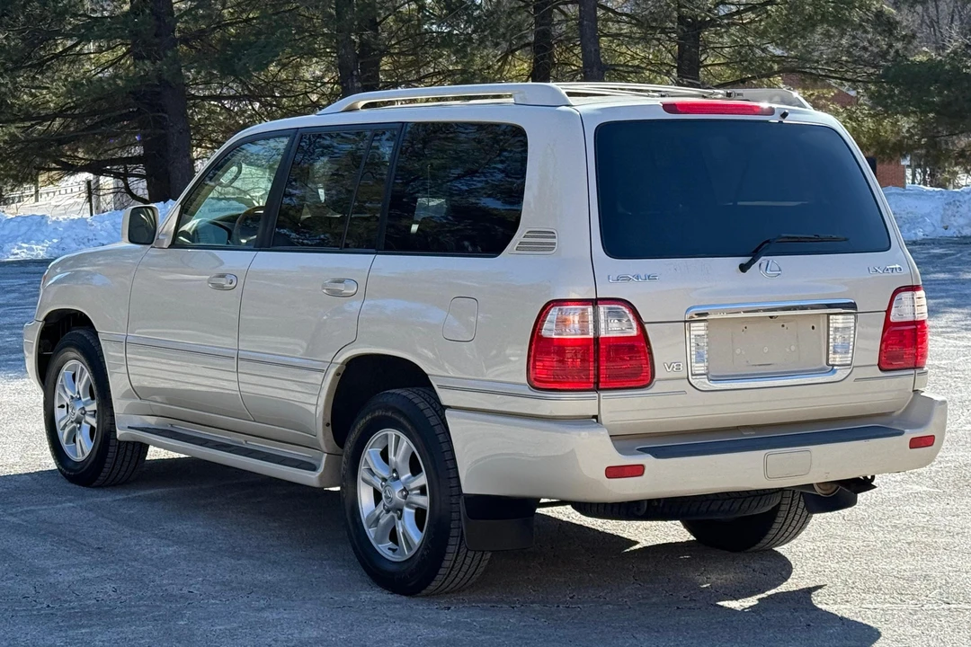 2005 Lexus LX 2nd Gen - Image 4 of 31