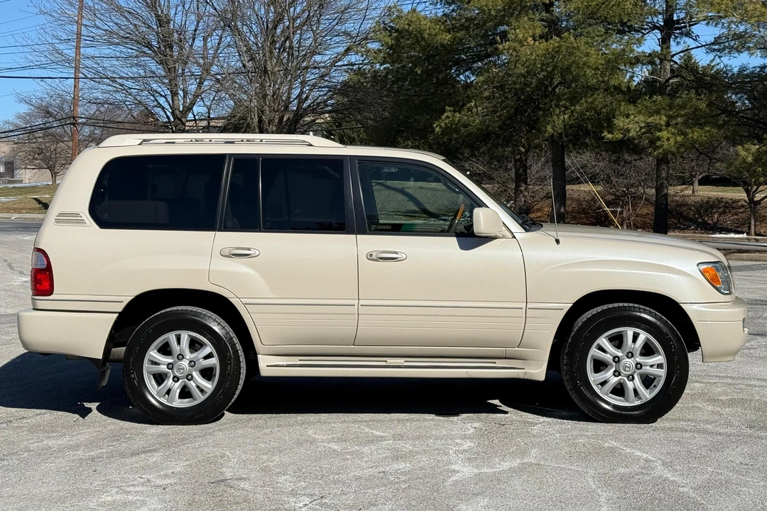2005 Lexus LX 2nd Gen - Image 3 of 31
