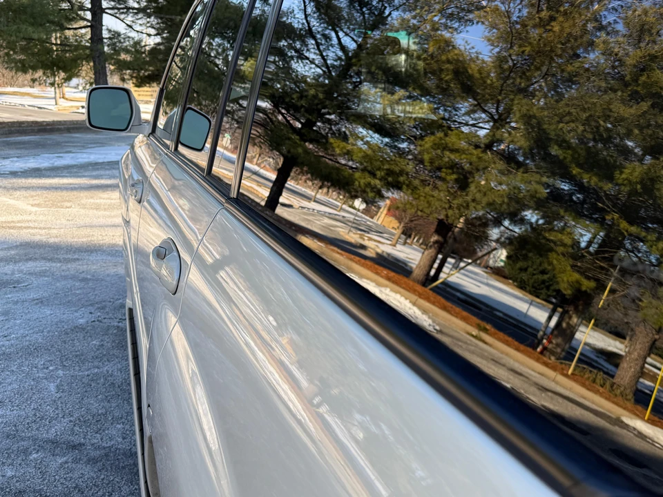 2005 Lexus LX 2nd Gen - Image 28 of 31