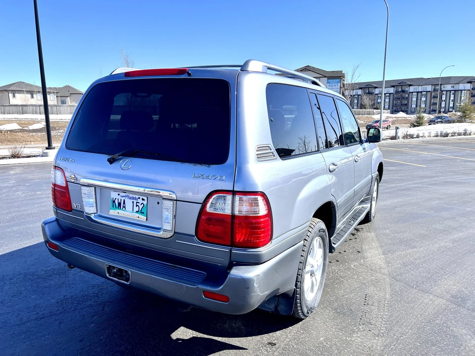 2005 Lexus LX 2nd Gen - Image 10 of 31