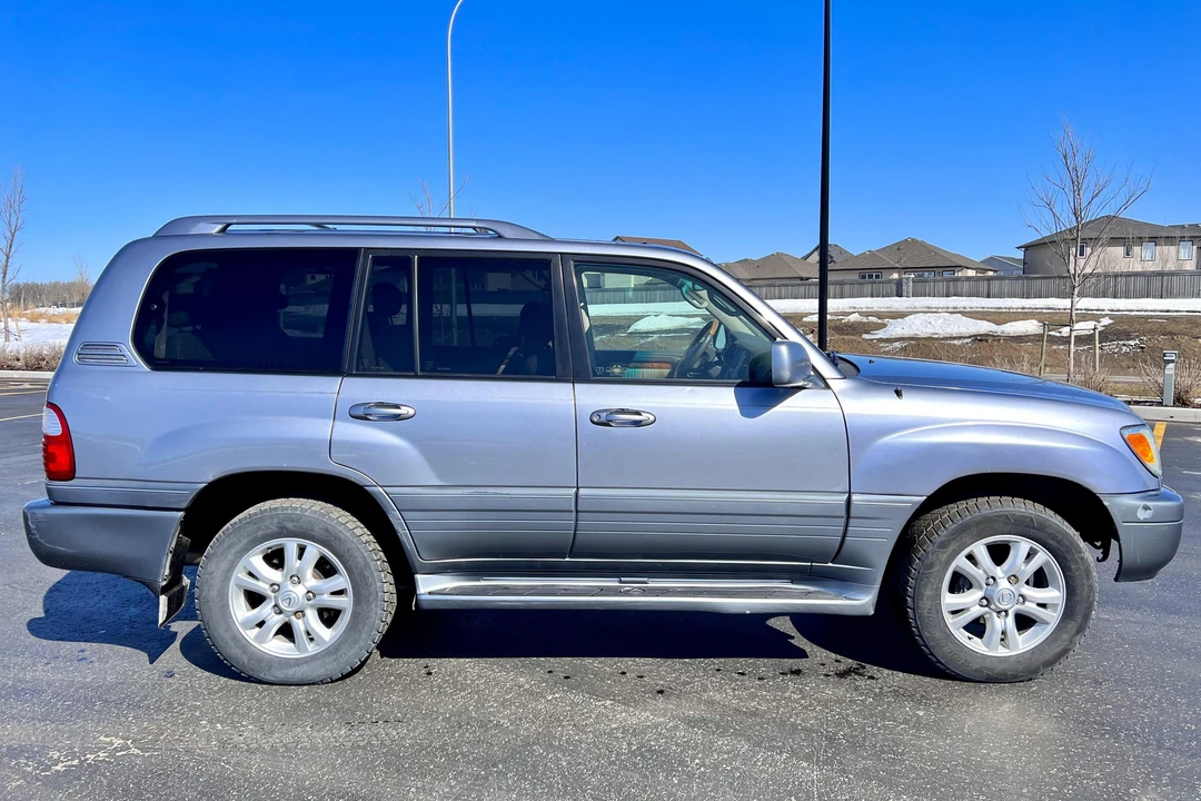 2005 Lexus LX 2nd Gen - Image 3 of 31