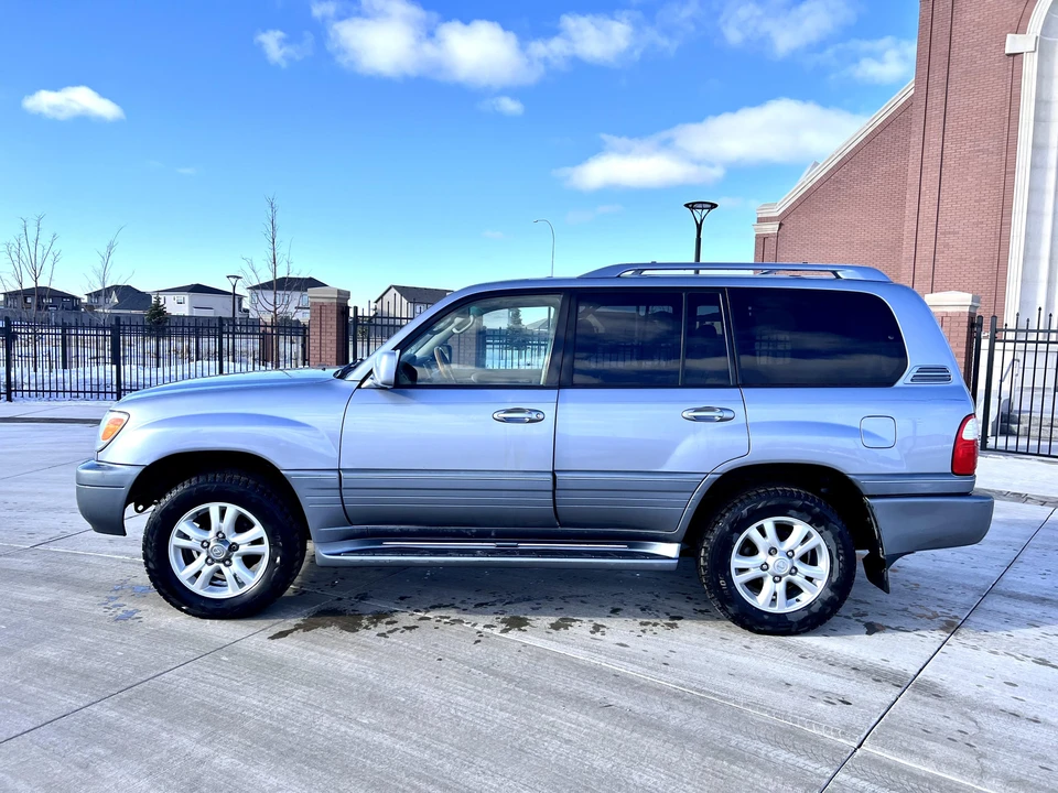 2005 Lexus LX 2nd Gen - Image 8 of 31