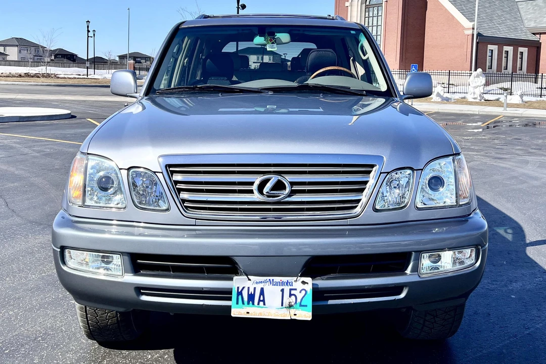 2005 Lexus LX 2nd Gen - Image 2 of 31