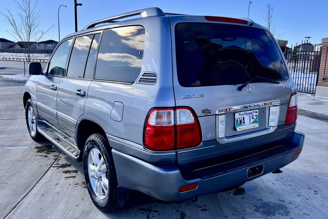 2005 Lexus LX 2nd Gen - Image 9 of 31
