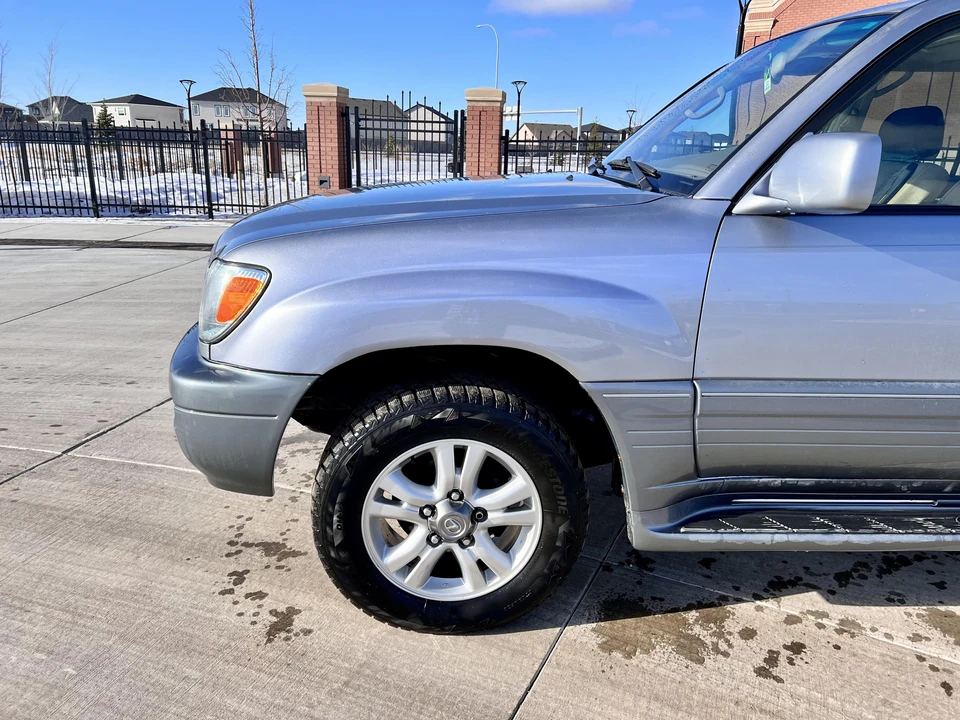 2005 Lexus LX 2nd Gen - Image 26 of 31