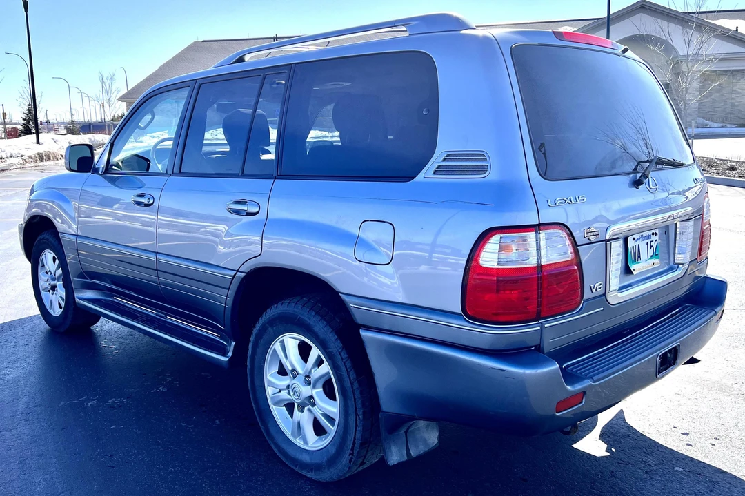 2005 Lexus LX 2nd Gen - Image 4 of 31