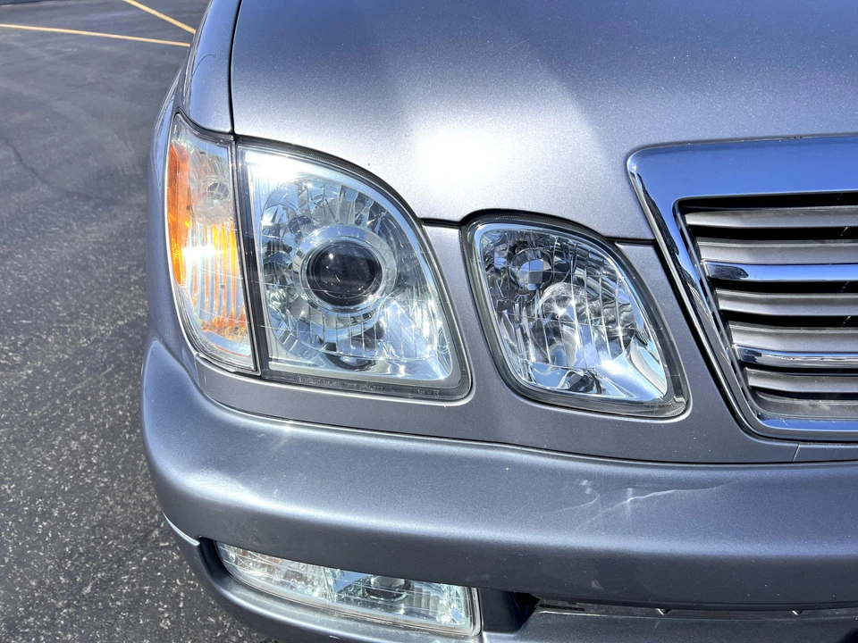 2005 Lexus LX 2nd Gen - Image 15 of 31