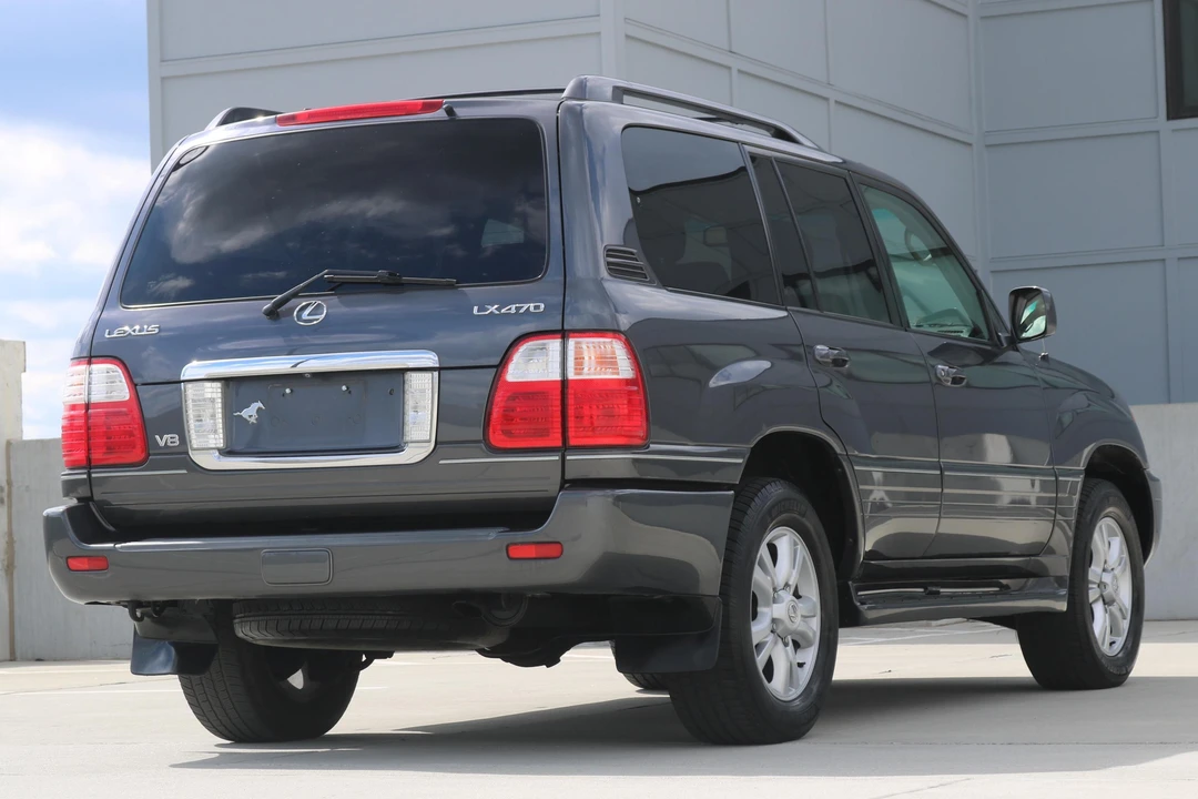 2005 Lexus LX 2nd Gen - Image 4 of 5