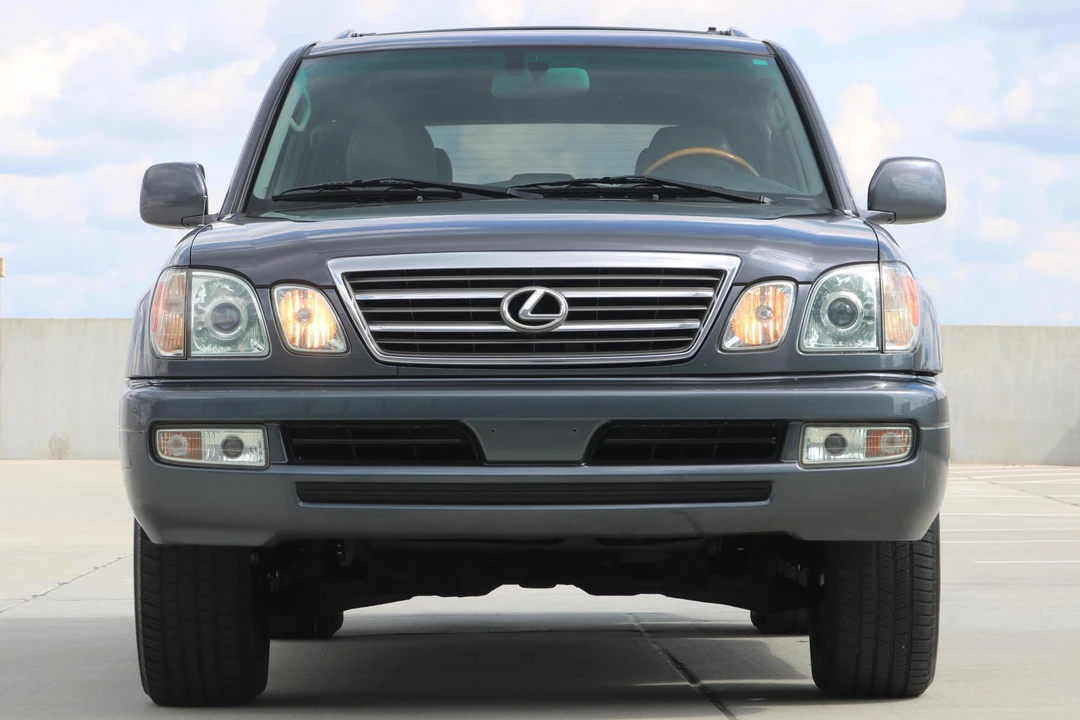 2005 Lexus LX 2nd Gen - Image 2 of 5