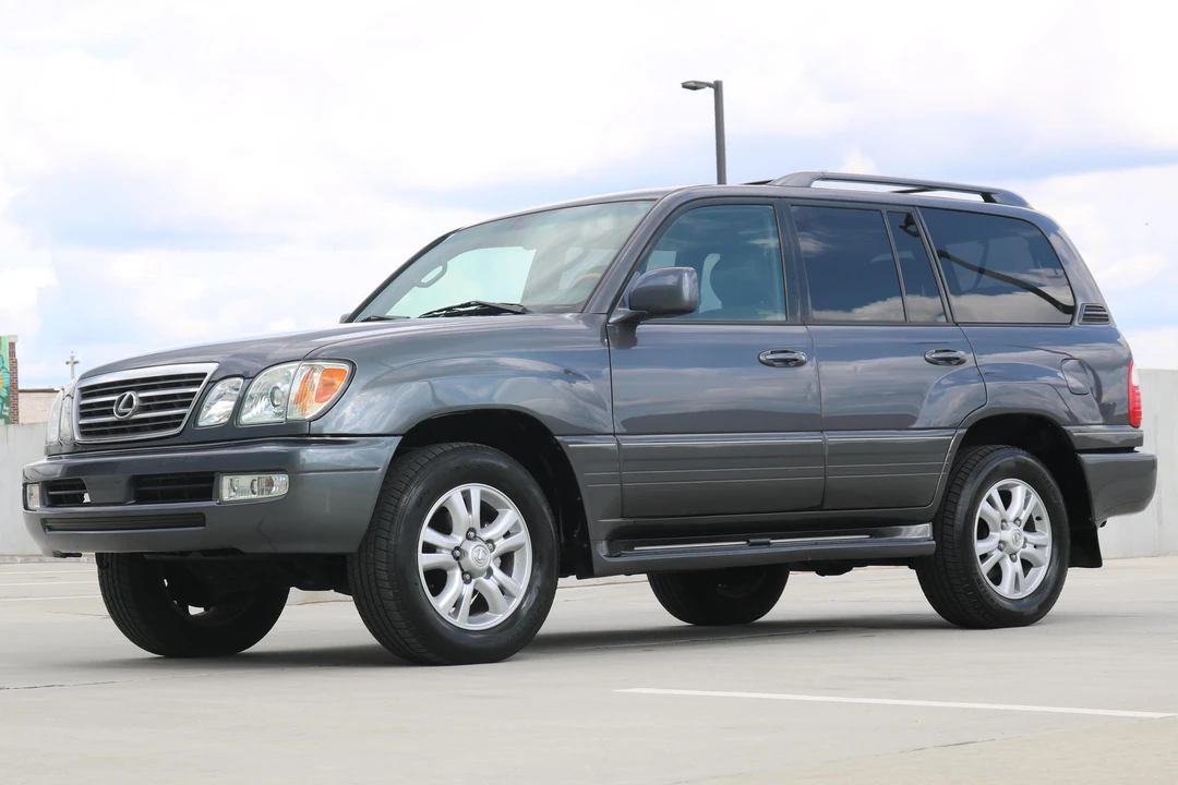 2005 Lexus LX 2nd Gen - Image 3 of 5