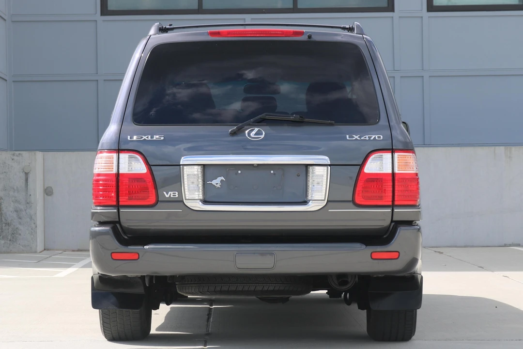 2005 Lexus LX 2nd Gen - Image 5 of 5