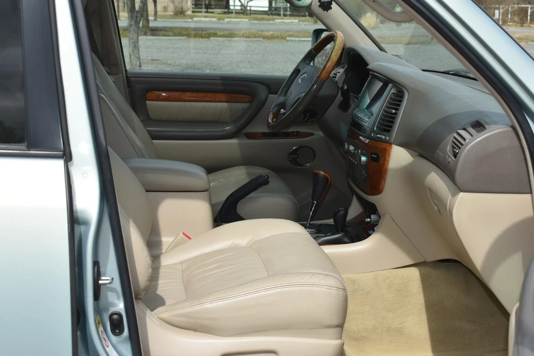 2005 Lexus LX 2nd Gen - Image 22 of 31