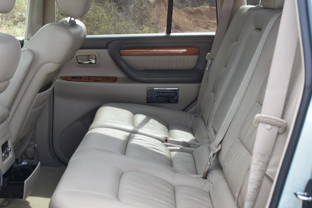 2005 Lexus LX 2nd Gen - Image 23 of 31