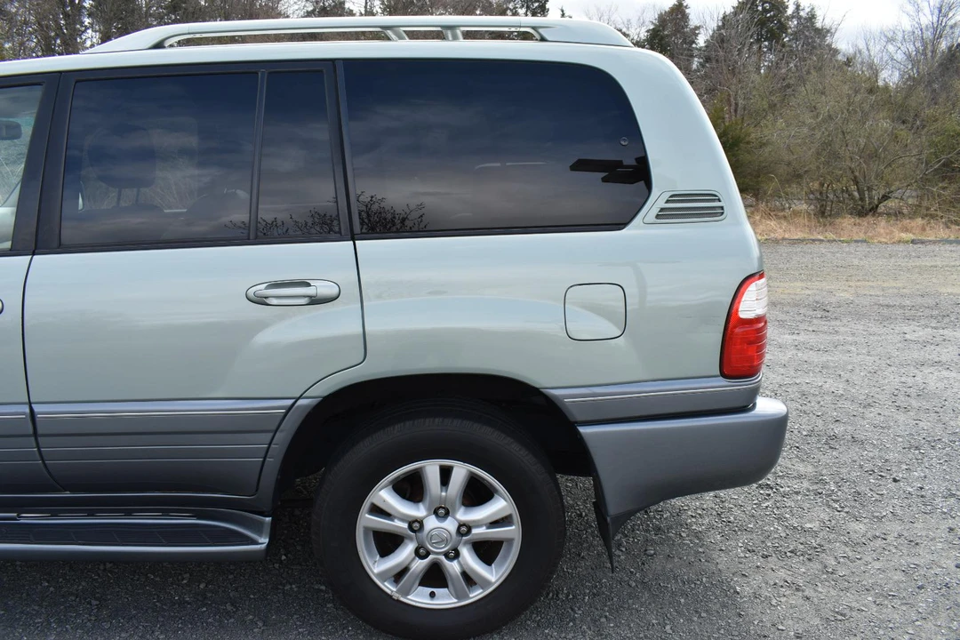 2005 Lexus LX 2nd Gen - Image 12 of 31