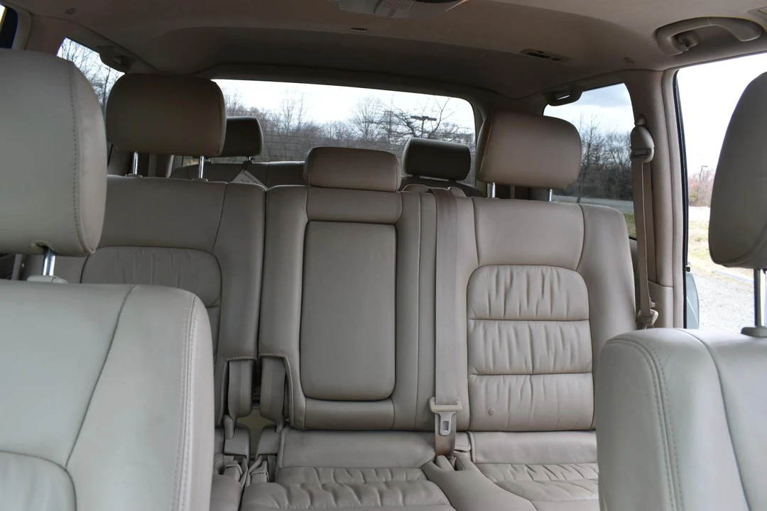 2005 Lexus LX 2nd Gen - Image 29 of 31