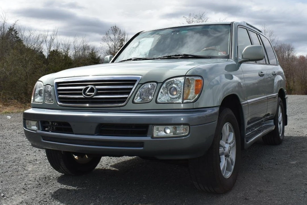 2005 Lexus LX 2nd Gen - Image 2 of 31